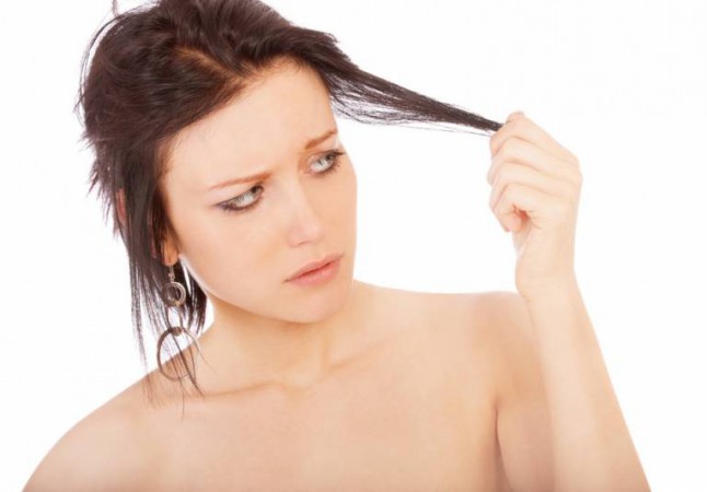 Ежедневно мы теряем около 60-100 волос. Но если волосы выпадают с луковицей, это плохой знак