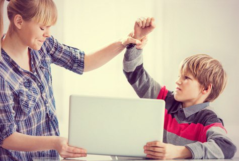 Сегодня пристрастие детей к Интернету и видеоиграм вызывает растущее беспокойство у родителей (фото: blog.gaiam.com) 