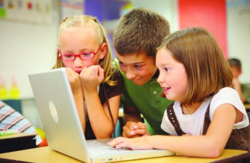 Виртуальная жизнь не должна заменить детям реальность (фото: idigitaltimes.com)