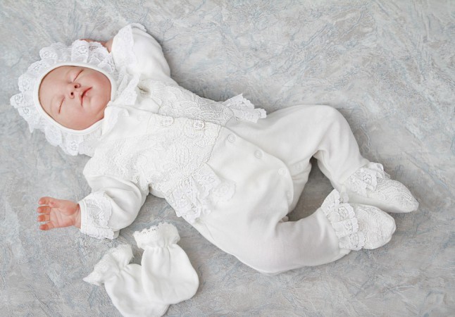 Главное в гардеробе новорожденного – правильно сформировать базовый комплект (фото: media.nn.ru)