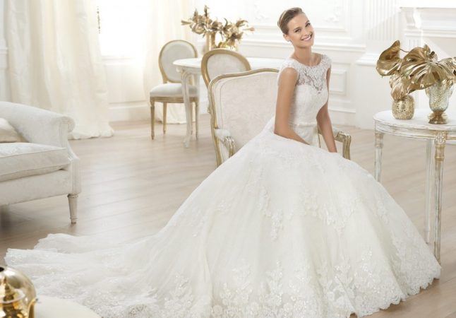 Свадебное платье следует подбирать с учётом модных тенденций (фото: svadbagolik.ru)  