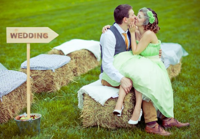 Лето – отличная пора года для проведения свадьбы (фото: ethnoboho.ru)