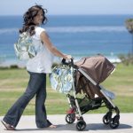 Летняя прогулка с грудничком: что взять маме и как одеть ребенка