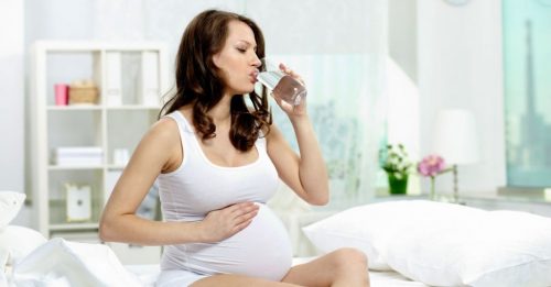 То, что в повседневной жизни казалось безобидным, во время беременности может оказаться опасным (фото: www.uaua.info)