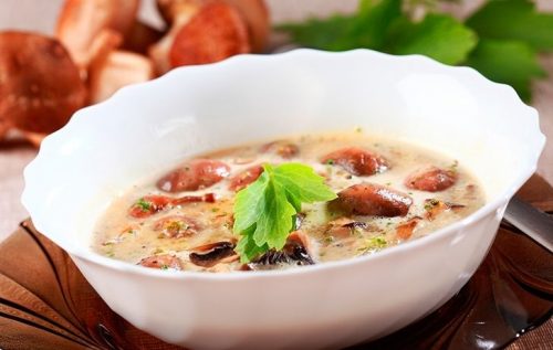 Соленые рыжики придадут супу особый вкус (фото: povar.ru)