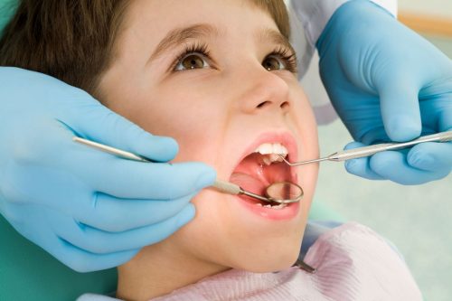 Юных пациентов не страшит современная стоматология (фото: www. lechenie-simptomy.ru)