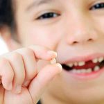 Когда выпадают молочные зубы у детей: схема, описание, полезные советы