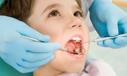 Расскажите ребенку о процессе смены зубов заранее (фото: www.zdorovia.net.ua)