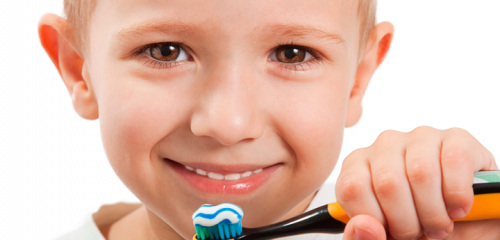 Возьмите за правило посещать стоматолога дважды в год (фото: www.kia-klub.ru)