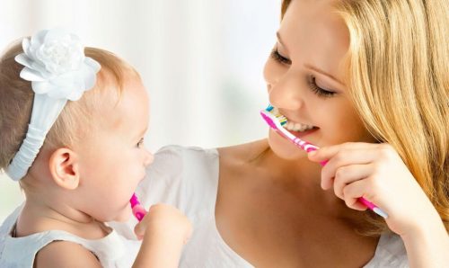 Только вы можете научить ребенка ухаживать за зубами (фото: www.opochka.biz)
