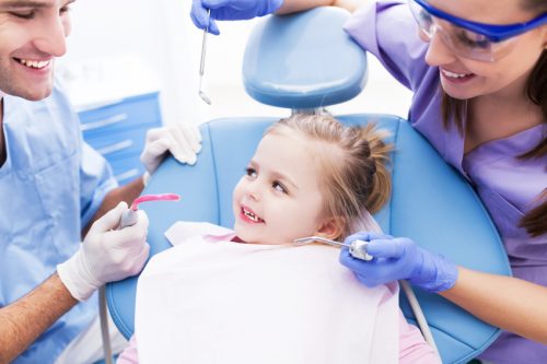 Детский стоматолог поможет вашему ребенку приобрести здоровые и крепкие зубы (фото: bloginstitutodental.es)