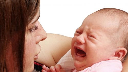 Во время прорезывания зубов ребенок становится нервным (фото: www.vashyzuby.ru)