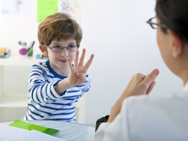 Занятия со специалистом улучшать речь ребенка (фото: aafp.org)