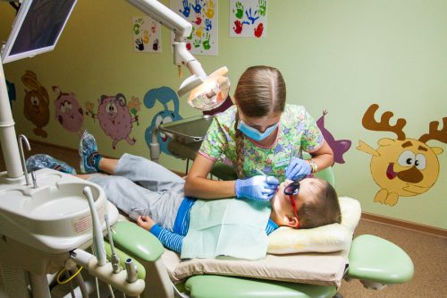 Малышу протезируют зубы (фото: www.g.zbp.ru)